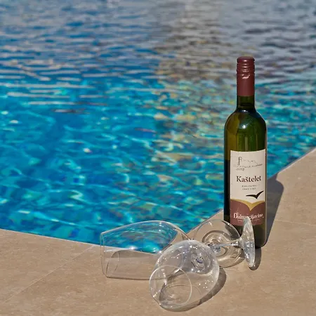 Nal With A Private Pool Holiday home *